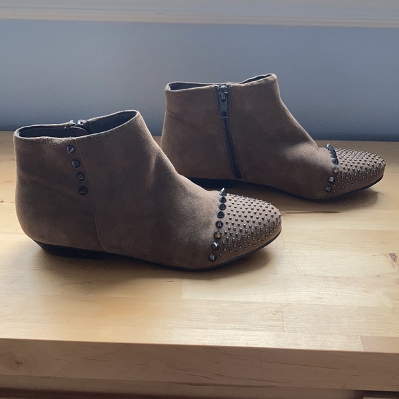 ALDO beige suede boots with silver studs US 6.5 - Picture 6 of 13